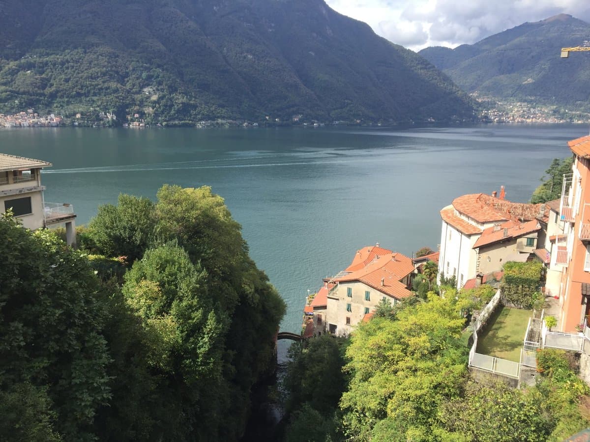 Cyclists on the road - Orrido di Nesso