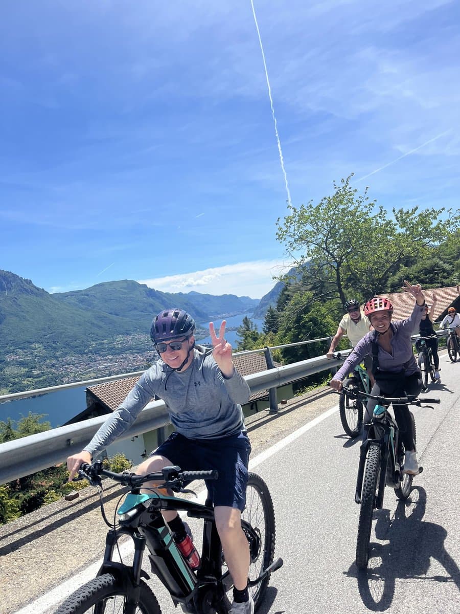 Cyclists on a scenic overlook in Bellagio