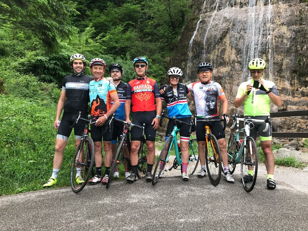Cyclists over looking lake como - Ghisallo