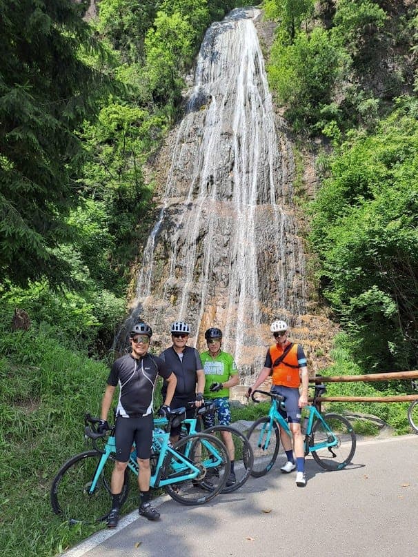 Cyclists over looking lake como - Ghisallo Cyclists over looking lake como - Ghisallo