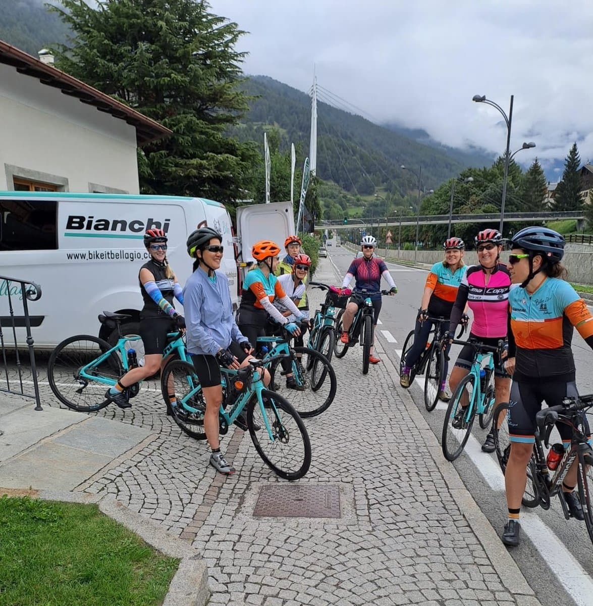 Cyclists on the road - Stelvio Cyclists on the road - Stelvio