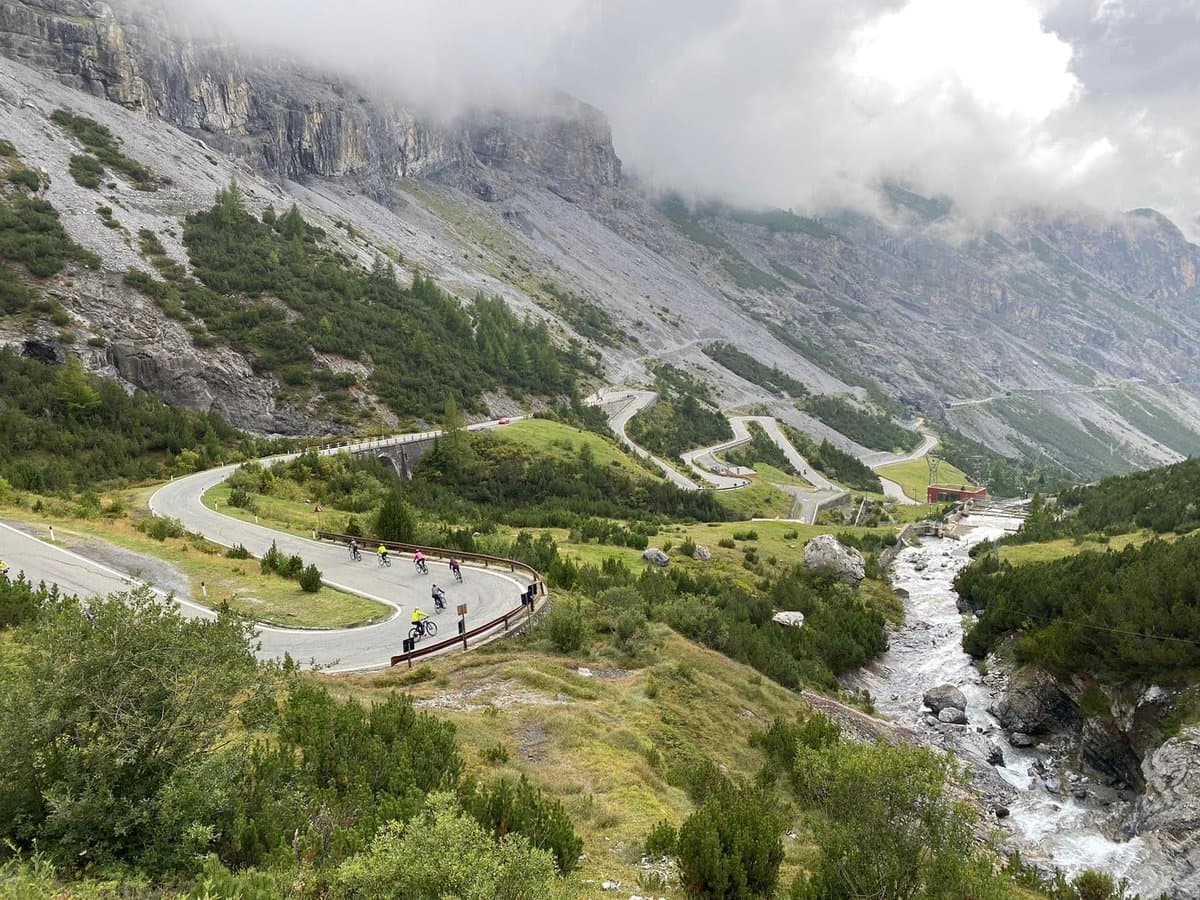 Cyclists on the road - Stelvio Cyclists on the road - Stelvio